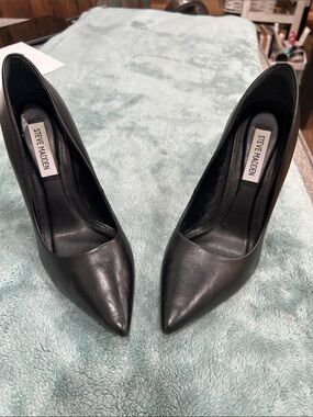Steve Madden Black Pointed-Toe Leather Pumps
